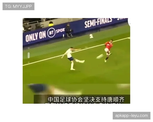 C罗任意球破门再引争议：裁判判罚成焦点，球迷热议规则边界