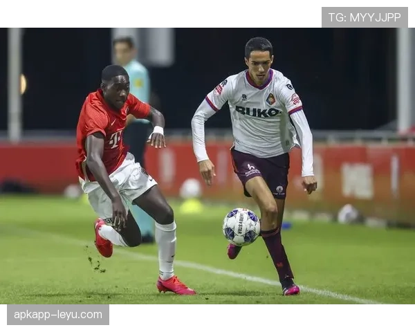 乌德勒支边路攻势取得突破，球队进攻端展现强劲火力