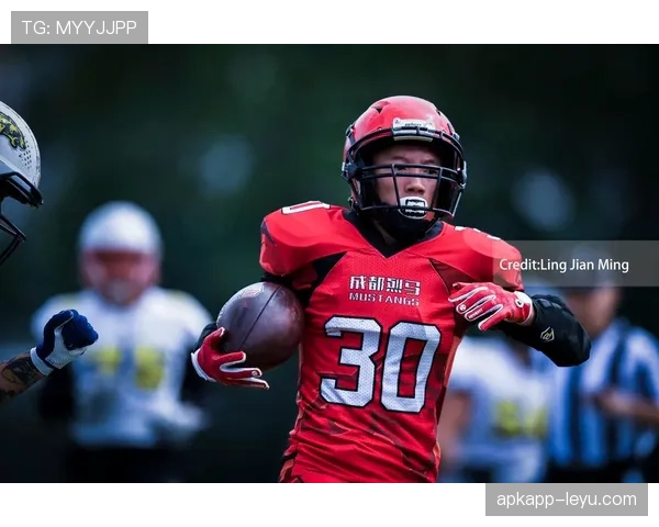 Vini独特庆祝动作点燃赛场激情，展现力量与魅力引发关注