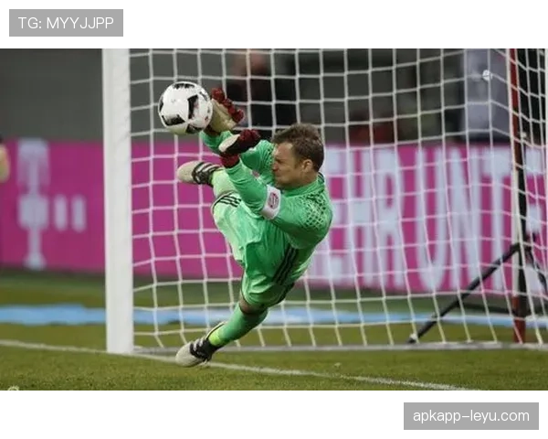 诺伊尔赛季扑救表现引关注，守门员生涯迎来转型关键期