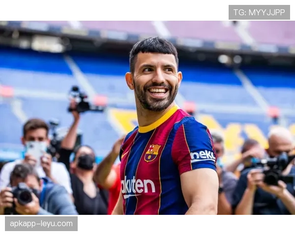 阿圭罗转身：告别巴萨艰难岁月，开启职业生涯新篇章