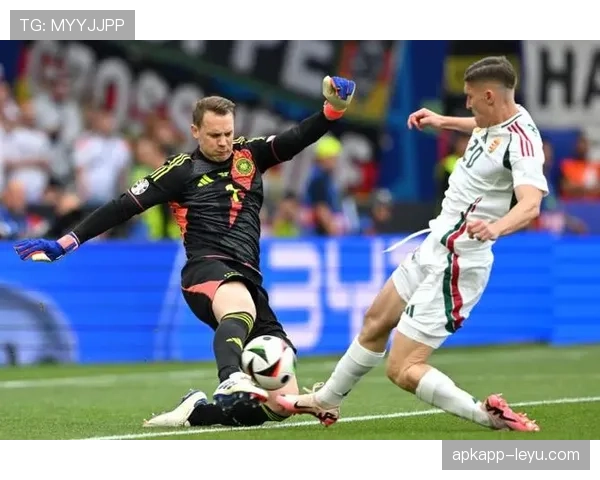 诺伊尔 vs 布冯：巅峰期表现与门将角色演变解析