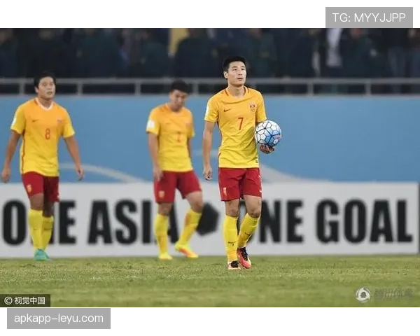 孔帕尼与胡梅尔斯防守组织形成分散趋势