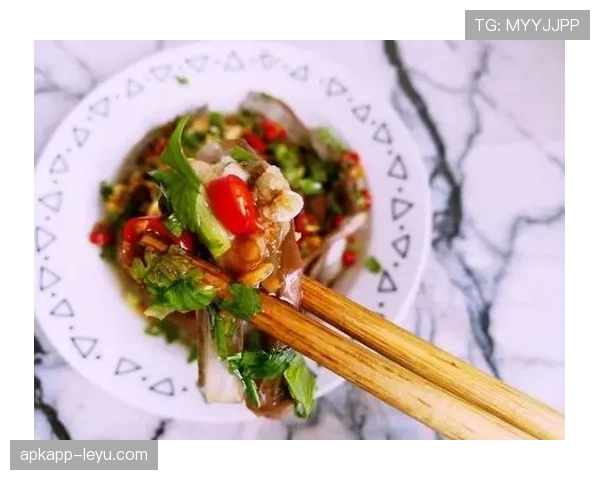 袁悦戴着能买房的表在菜市场挑茄子，隔壁阿姨还以为自己看错人